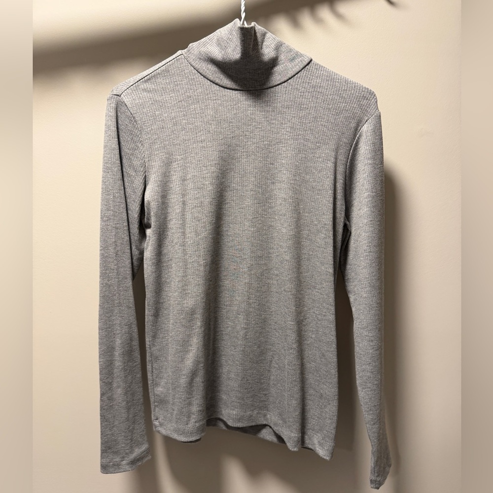 H&M Light Gray Turtleneck Sweater